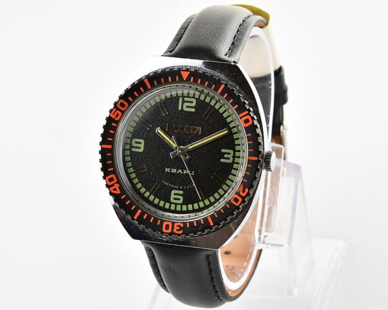 Excellent vintage soviet RAKETA quartz watch with rotating bezel