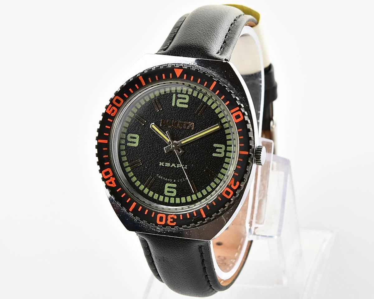 Excellent vintage Soviet Raketa quartz watch with rotating bezel