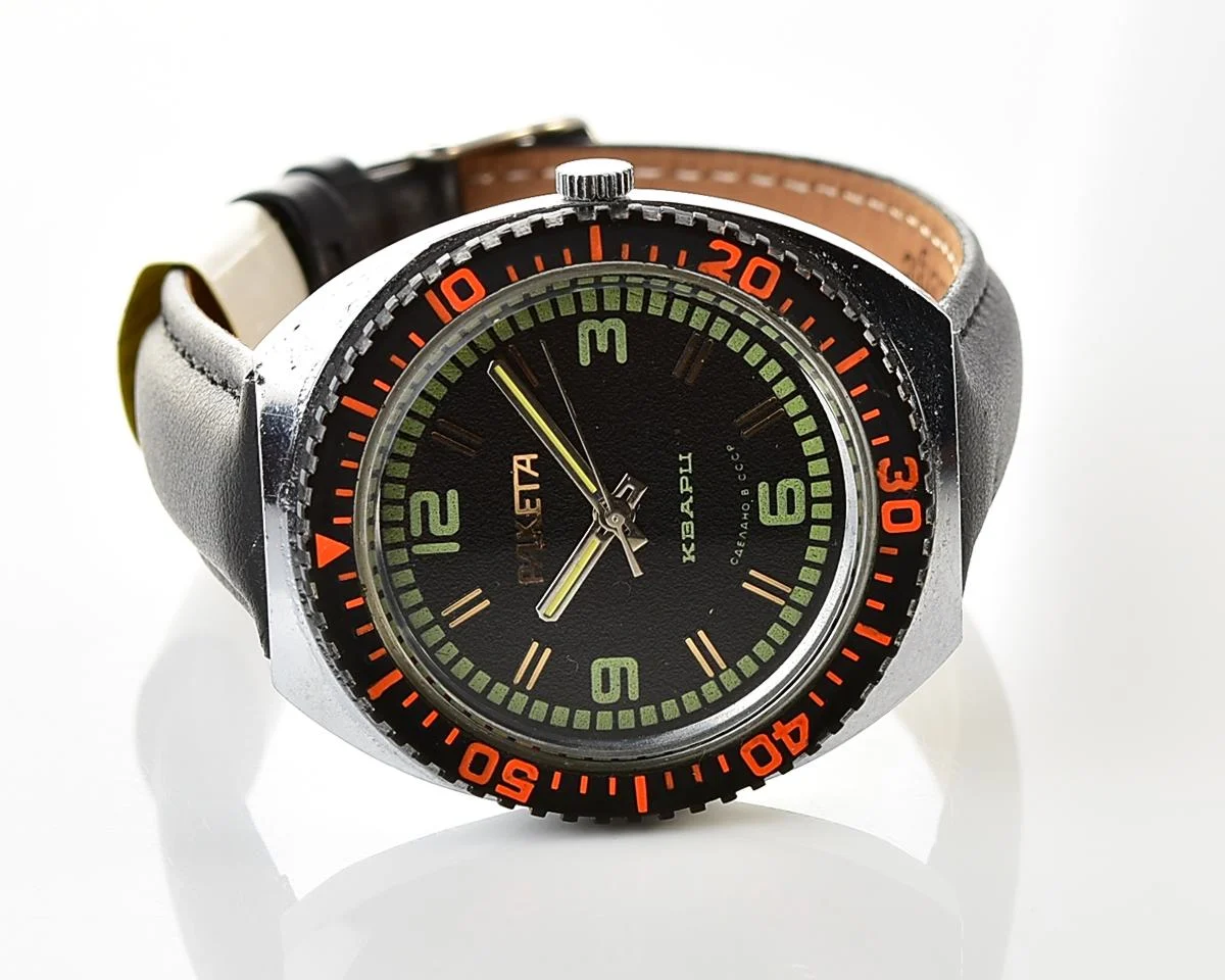 Excellent vintage Soviet Raketa quartz watch with rotating bezel