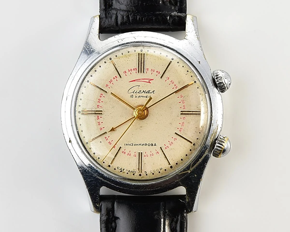 Signal vintage mechanical watch with alarm function