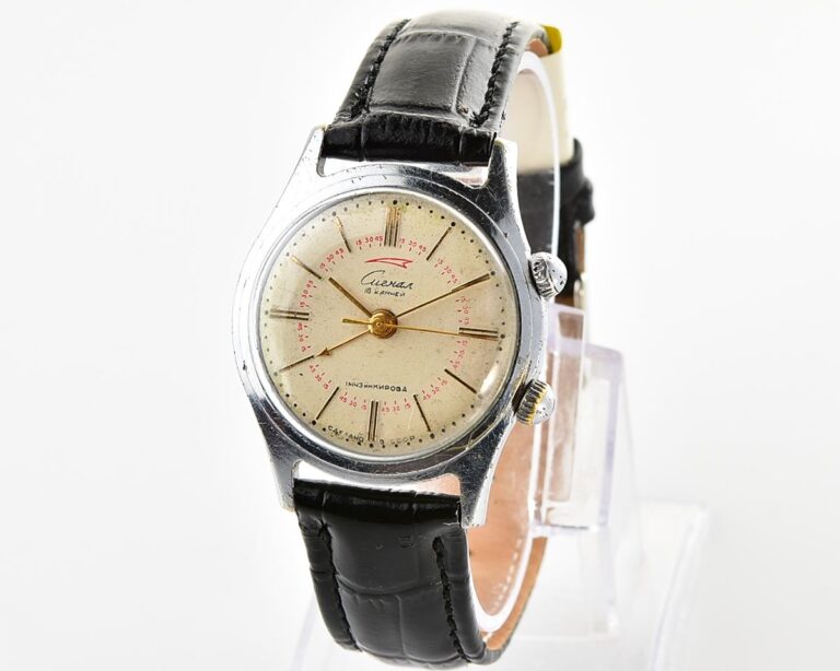 Signal vintage mechanical watch with alarm function