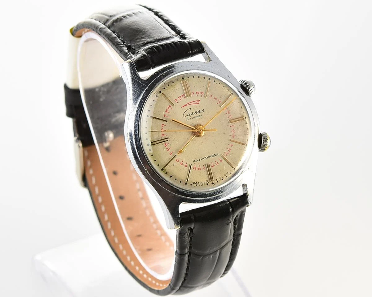 Signal vintage mechanical watch with alarm function