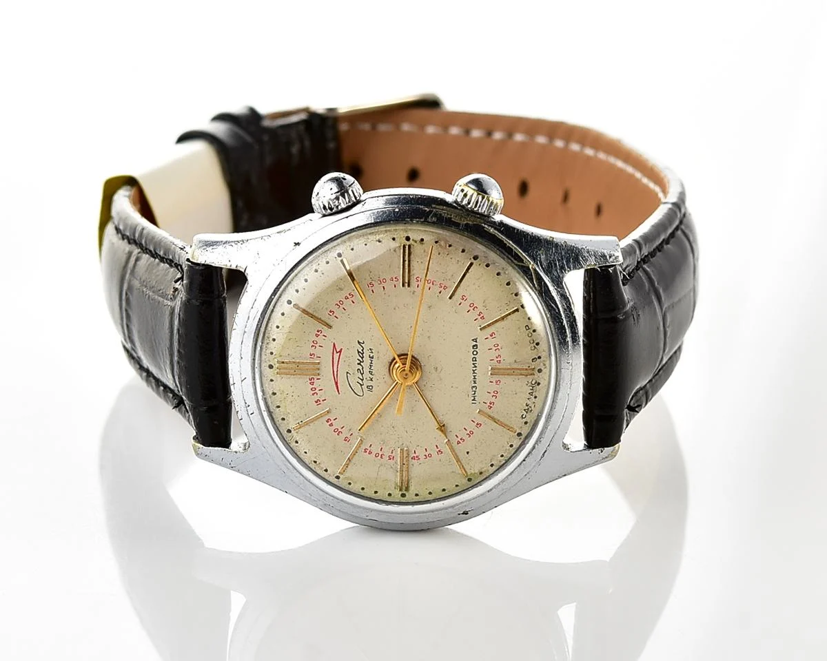 Signal vintage mechanical watch with alarm function