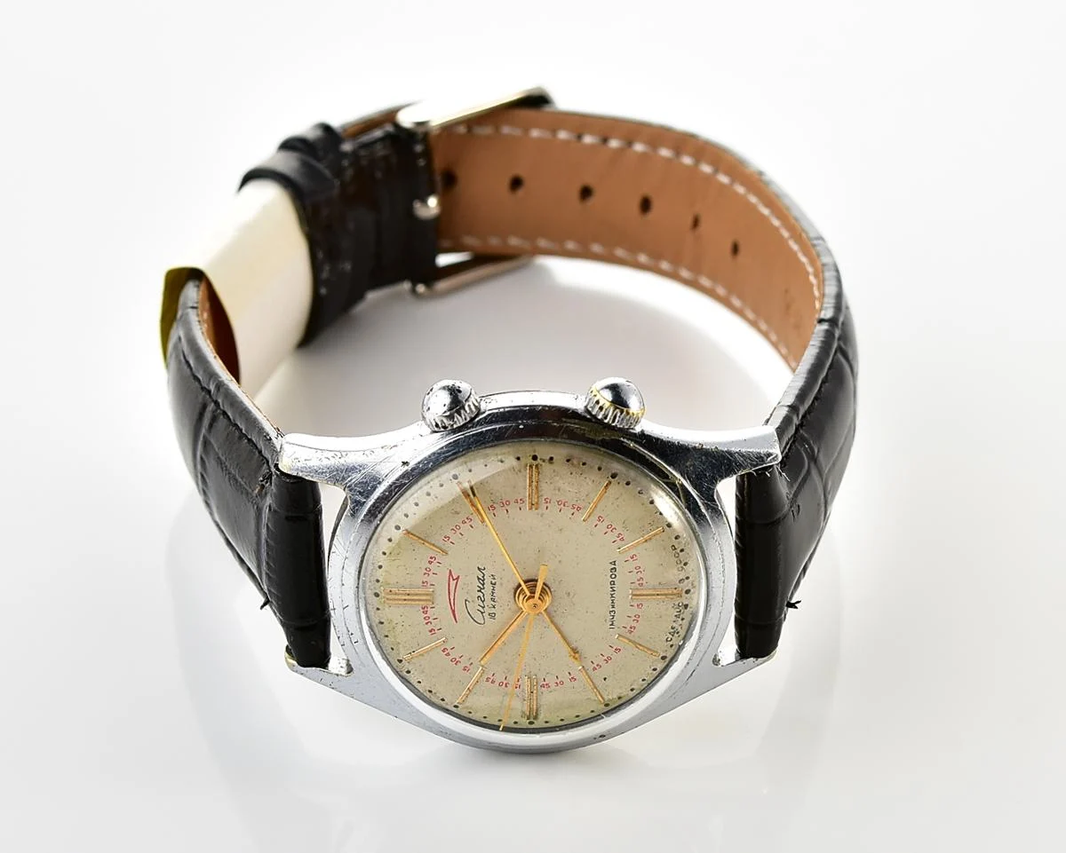 Signal vintage mechanical watch with alarm function