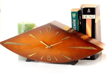 Vesna Soviet mechanical table clock (fireplace mantel clock) in wooden body