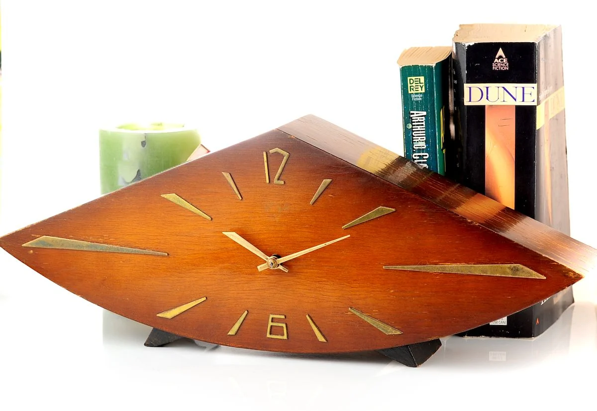 Vesna Soviet mechanical table clock (fireplace mantel clock) in wooden body