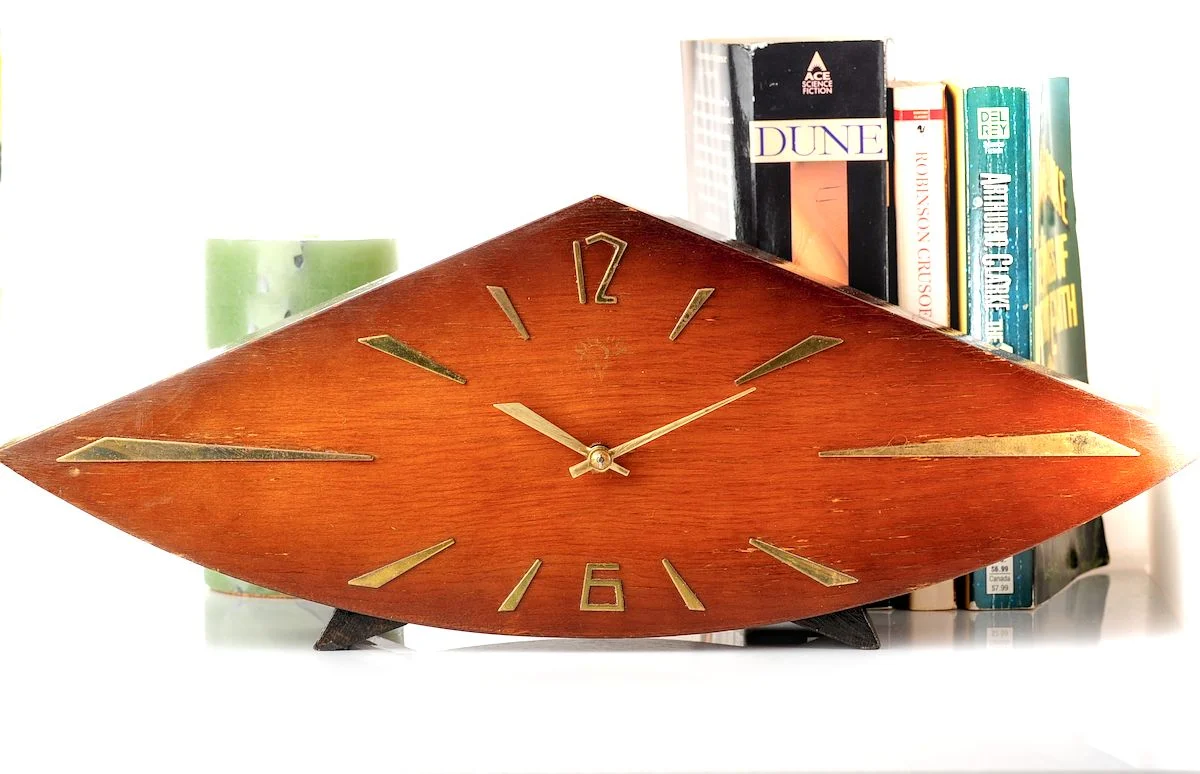 Vesna Soviet mechanical table clock (fireplace mantel clock) in wooden body