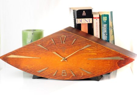 VESNA soviet mechanical table clock (fireplace mantel clock) in wooden body