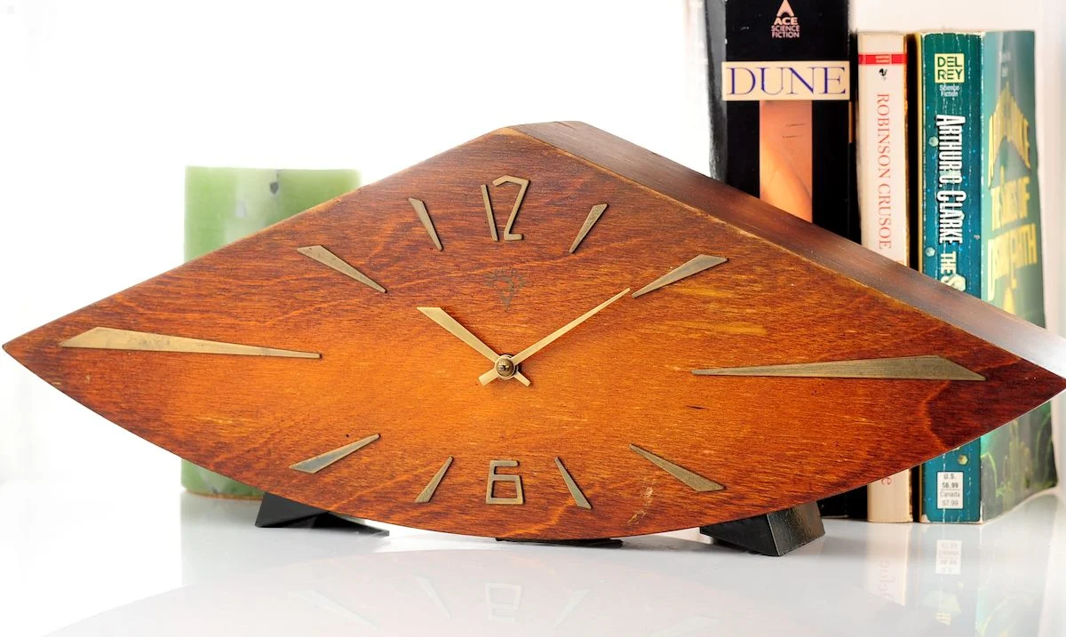 Vesna Soviet mechanical table clock (fireplace mantel clock) in wooden body