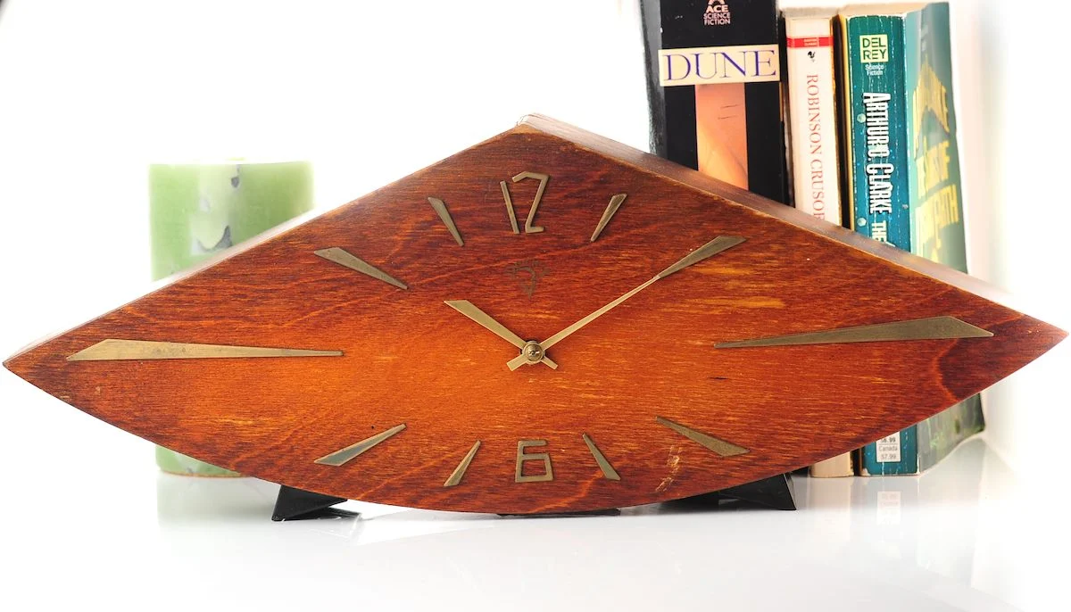 Vesna Soviet mechanical table clock (fireplace mantel clock) in wooden body