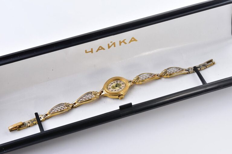 CHAIKA vintage wrist watch with box for ladies!
