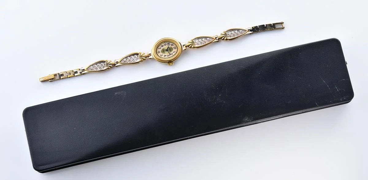Chaika vintage wrist watch with box for ladies!