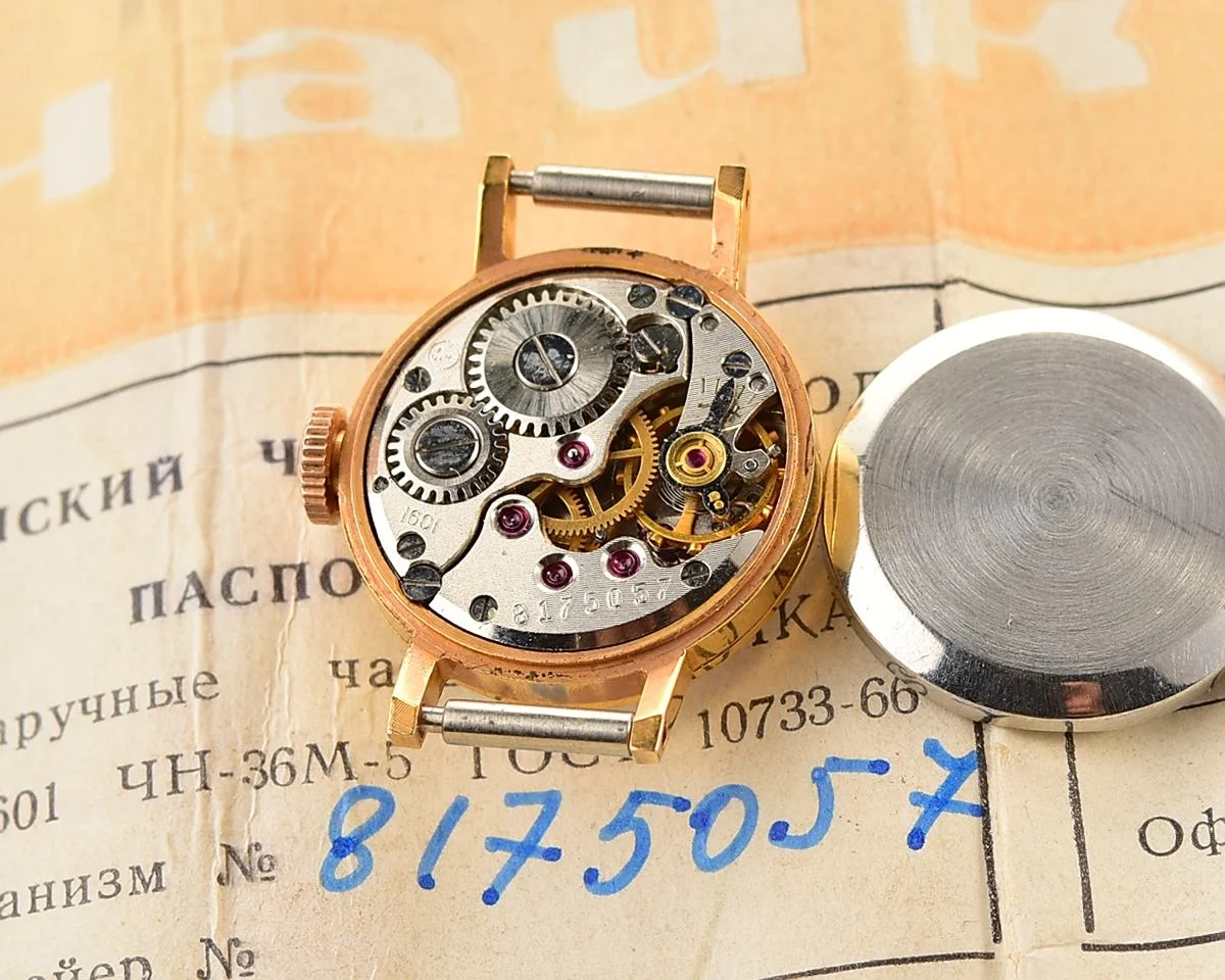 TIME CAPSULE: Chaika vintage wrist watch for ladies – New Old Stock (NOS) from 1969!