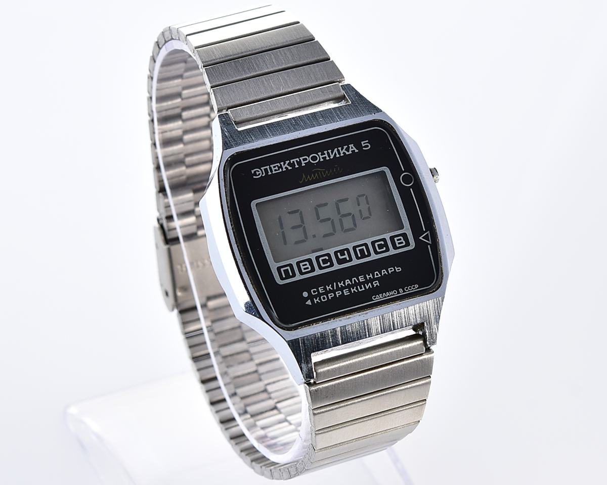 Digital vintage USSR wristwatch Electronika-5 with stainless steel bracelet