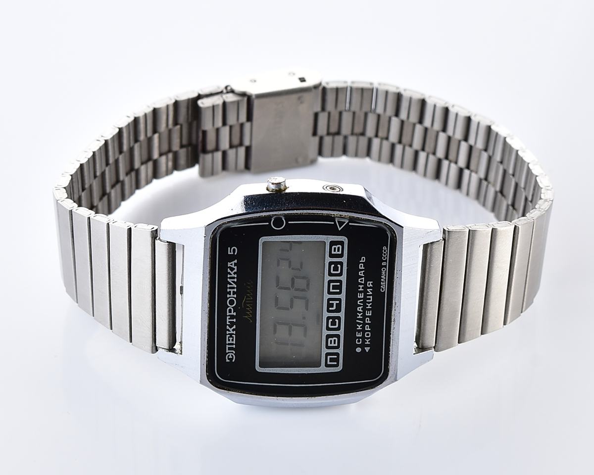 Digital vintage USSR wristwatch Electronika-5 with stainless steel bracelet