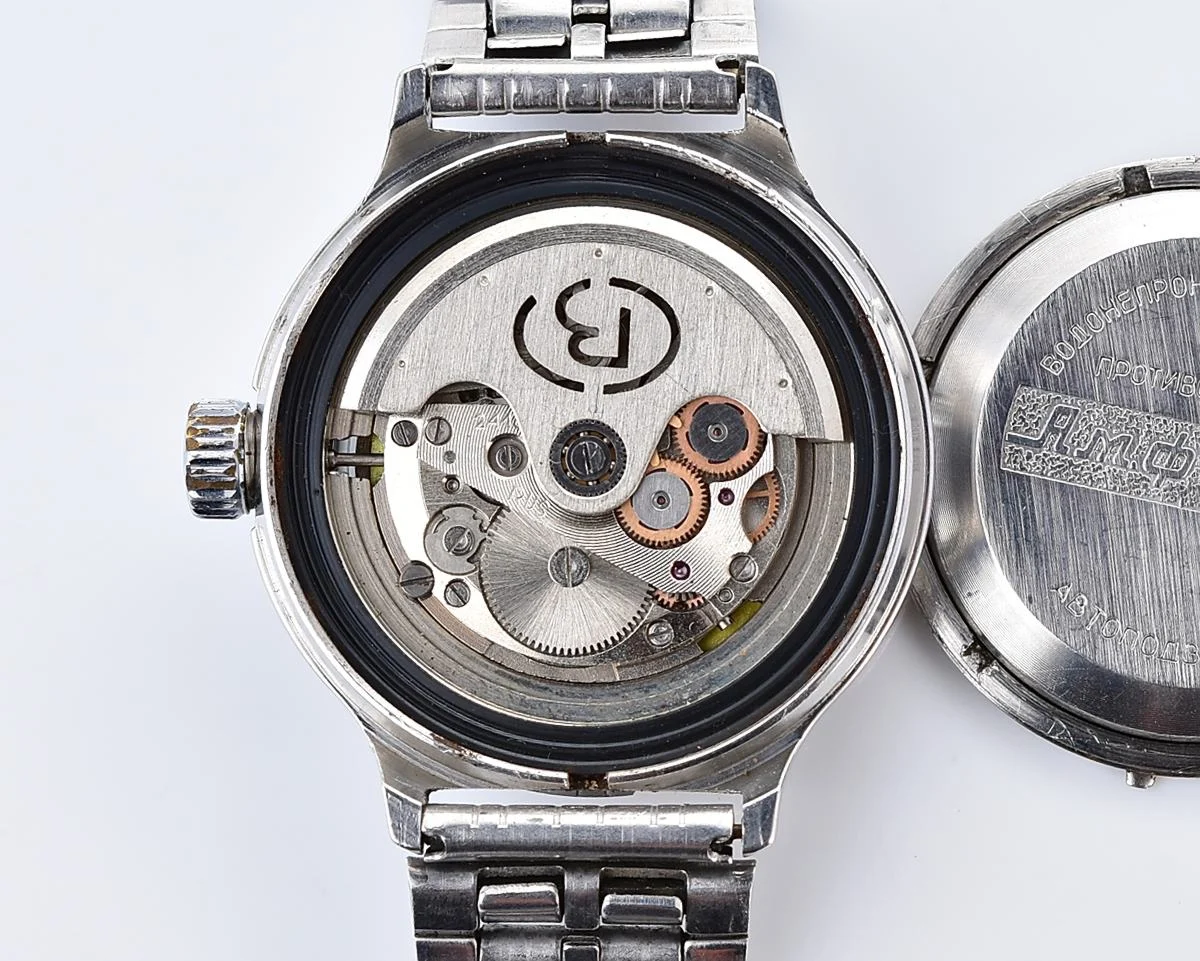 Vostok Komandirskie Paratroopers mechanical watch with automatic self-winding movement