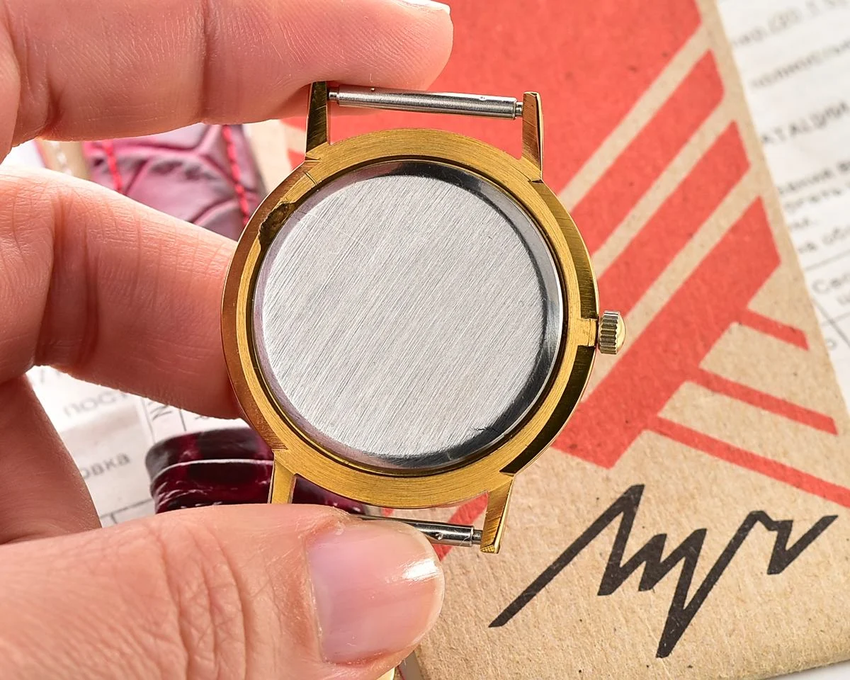 Time capsule: Soviet Luch watch with quartz movement: New Old Stock (NOS)!