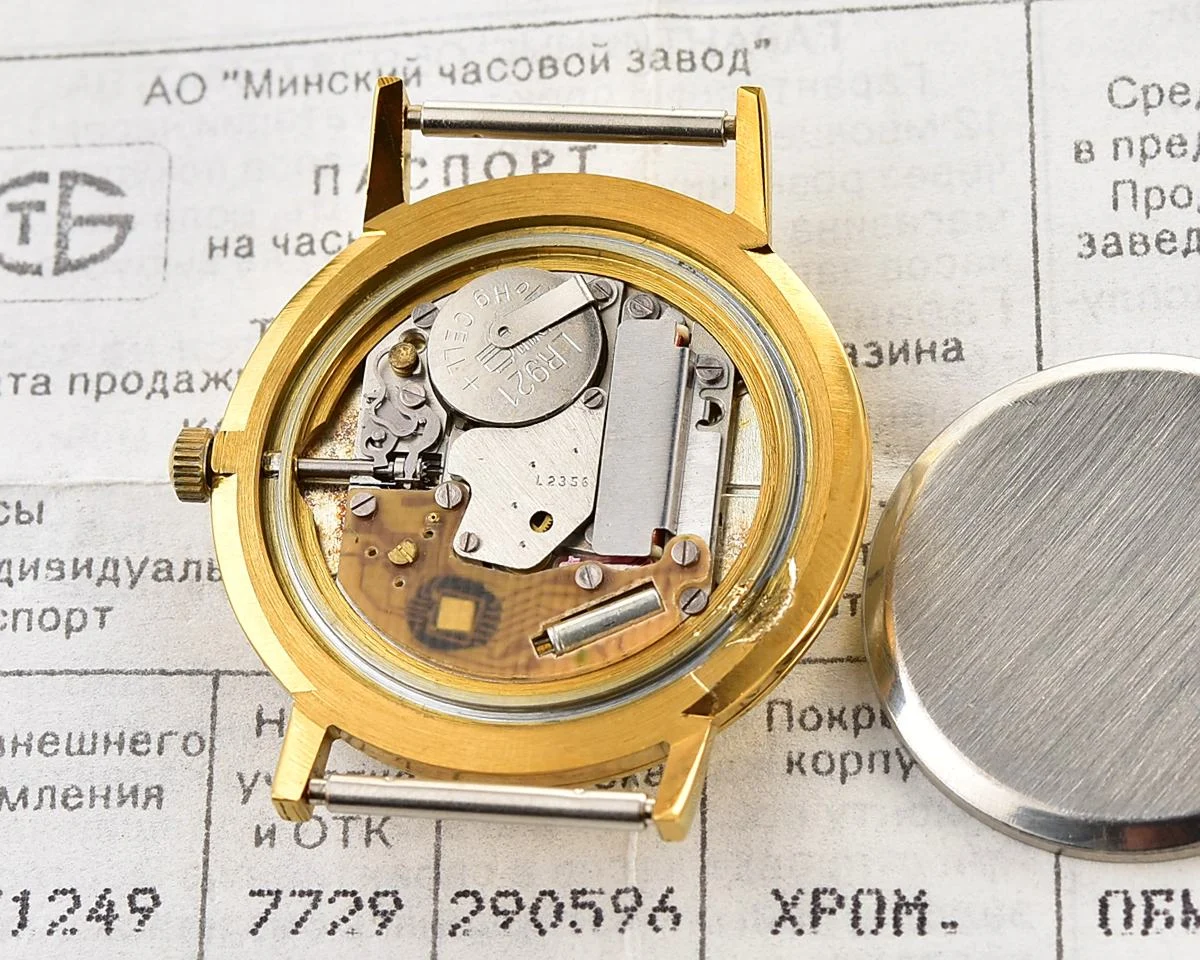 Time capsule: Soviet Luch watch with quartz movement: New Old Stock (NOS)!