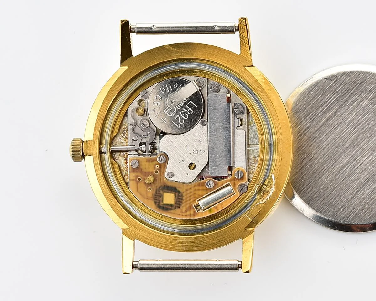 Time capsule: Soviet Luch watch with quartz movement: New Old Stock (NOS)!