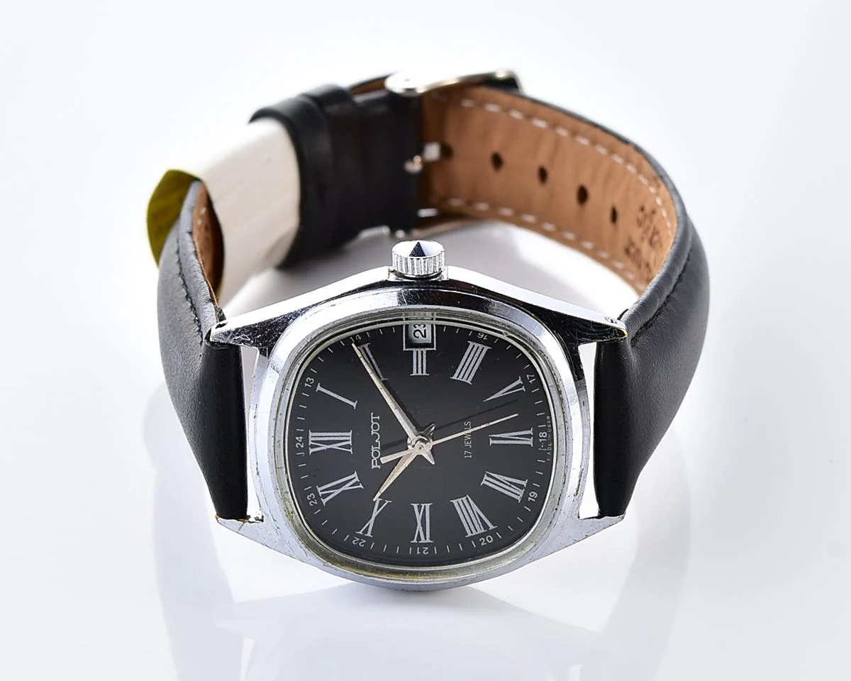 Vintage Soviet Poljot 17 jewels mechanical watch with black Roman numeral dial & date - Image 9
