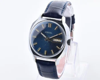 Soviet mechanical Raketa with automatic self winding movement