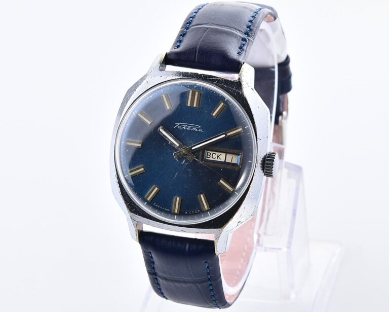 Soviet mechanical RAKETA with automatic self winding movement