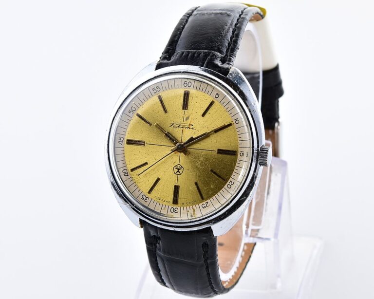 Large vintage RAKETA mechanical watch