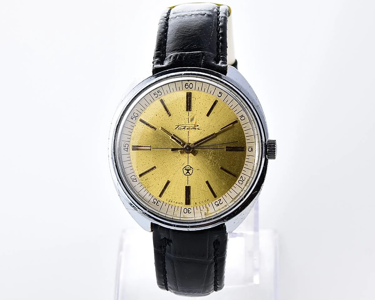 Large vintage Raketa mechanical watch