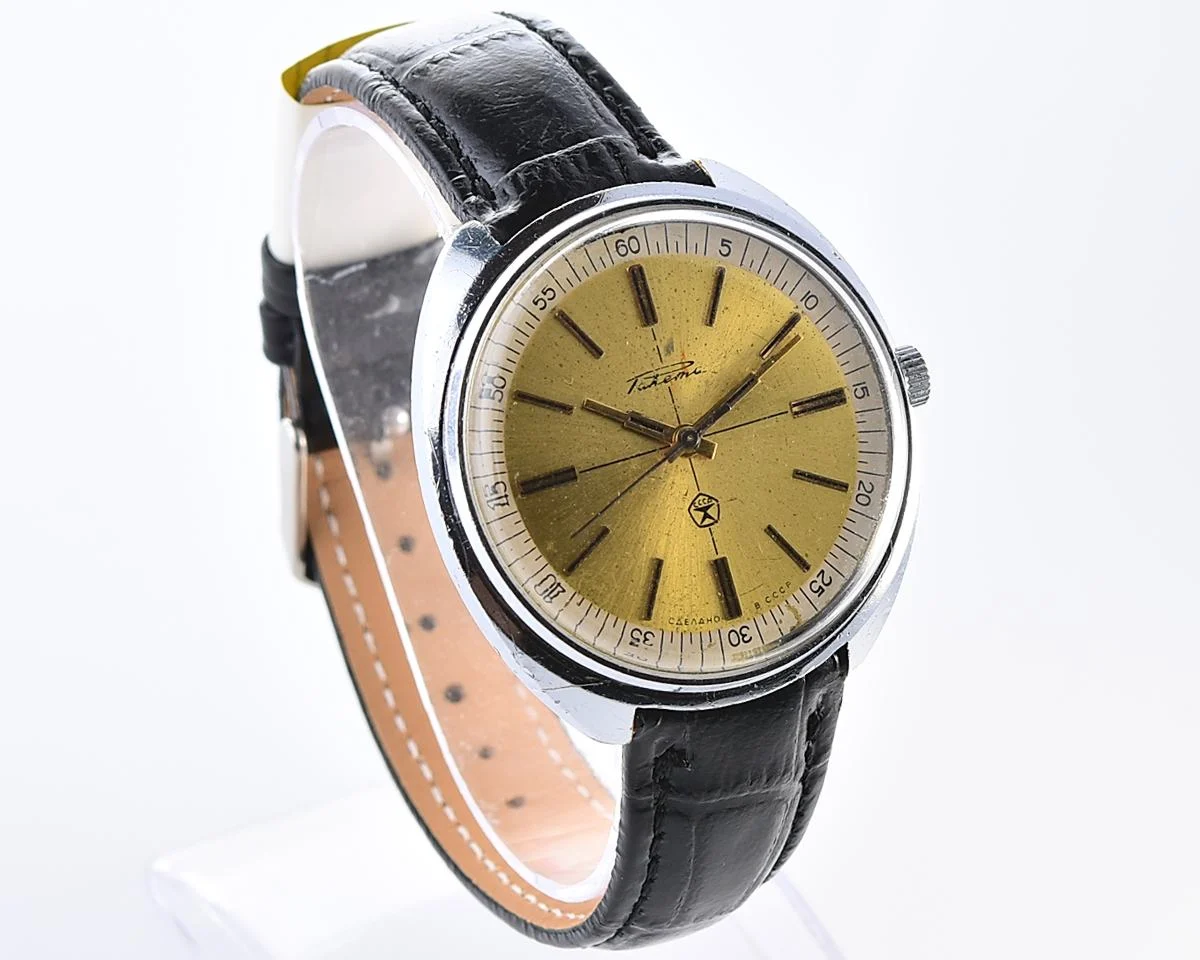 Large vintage Raketa mechanical watch