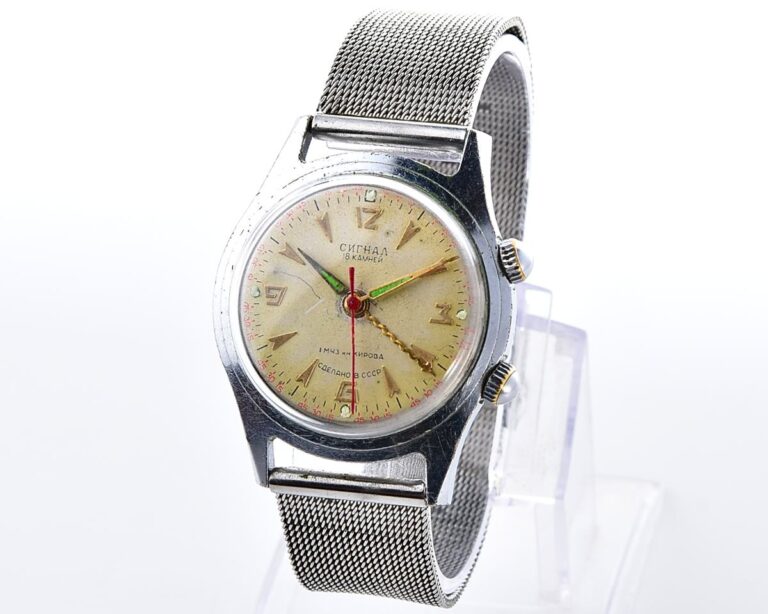 Signal vintage mechanical watch with alarm function