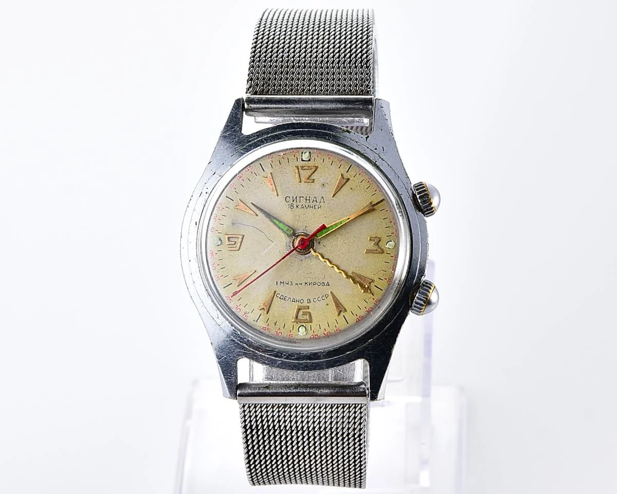 Signal vintage mechanical watch with alarm function
