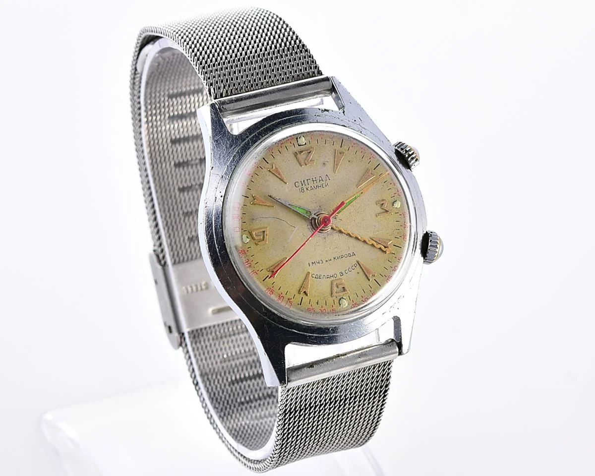 Signal vintage mechanical watch with alarm function