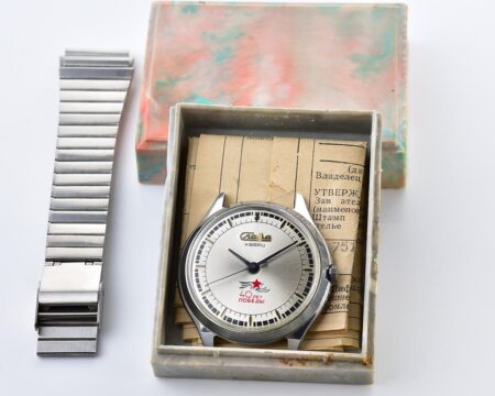 TIME CAPSULE: Automatic soviet quartz wristwatch SLAVA – New Old Stock(NOS)!
