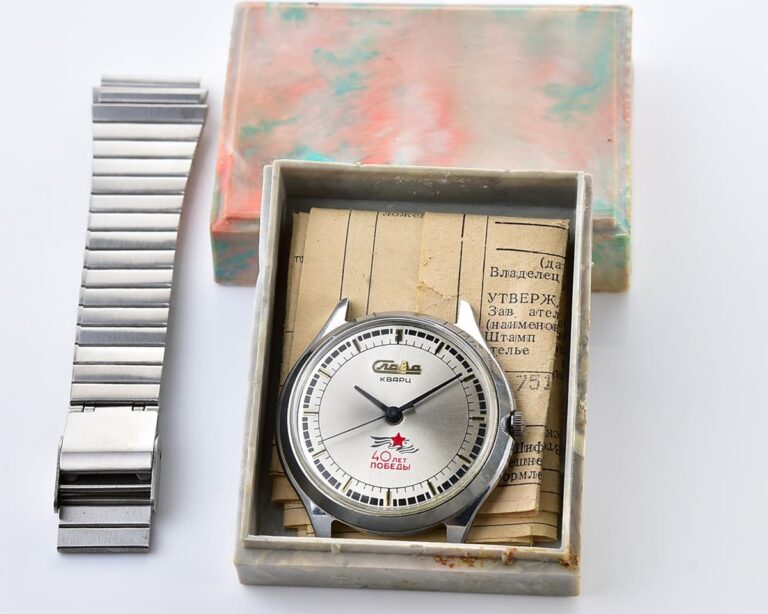 TIME CAPSULE: Automatic soviet quartz wristwatch SLAVA – New Old Stock(NOS)!