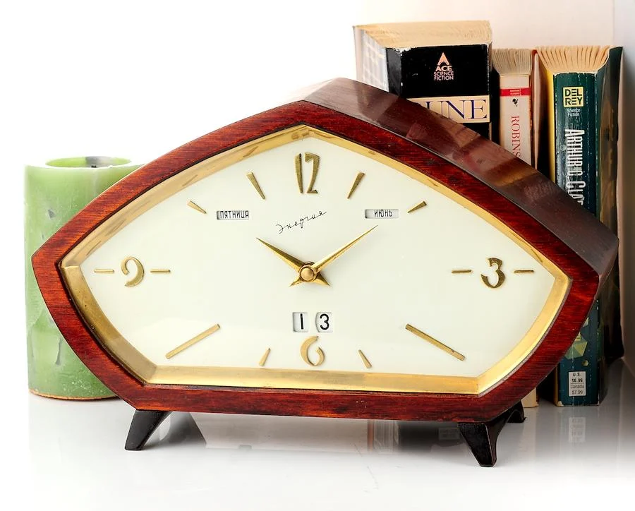 Soviet Energiya vintage mechanical clock with electrical self-winding mechanism, EChL factory, 1960s