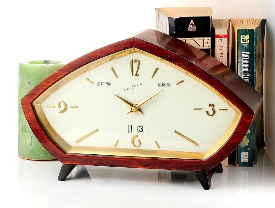 Soviet Energiya vintage mechanical clock with electrical self-winding mechanism, EChL factory, 1960s