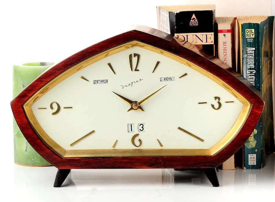 Soviet Energiya vintage mechanical clock with electrical self-winding mechanism, EChL factory, 1960s