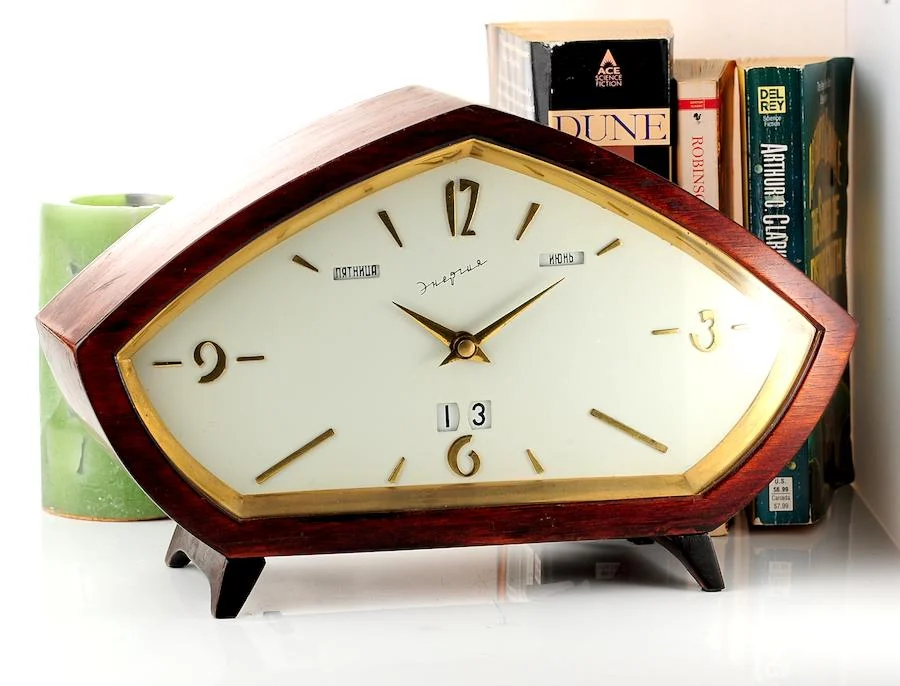 Soviet Energiya vintage mechanical clock with electrical self-winding mechanism, EChL factory, 1960s
