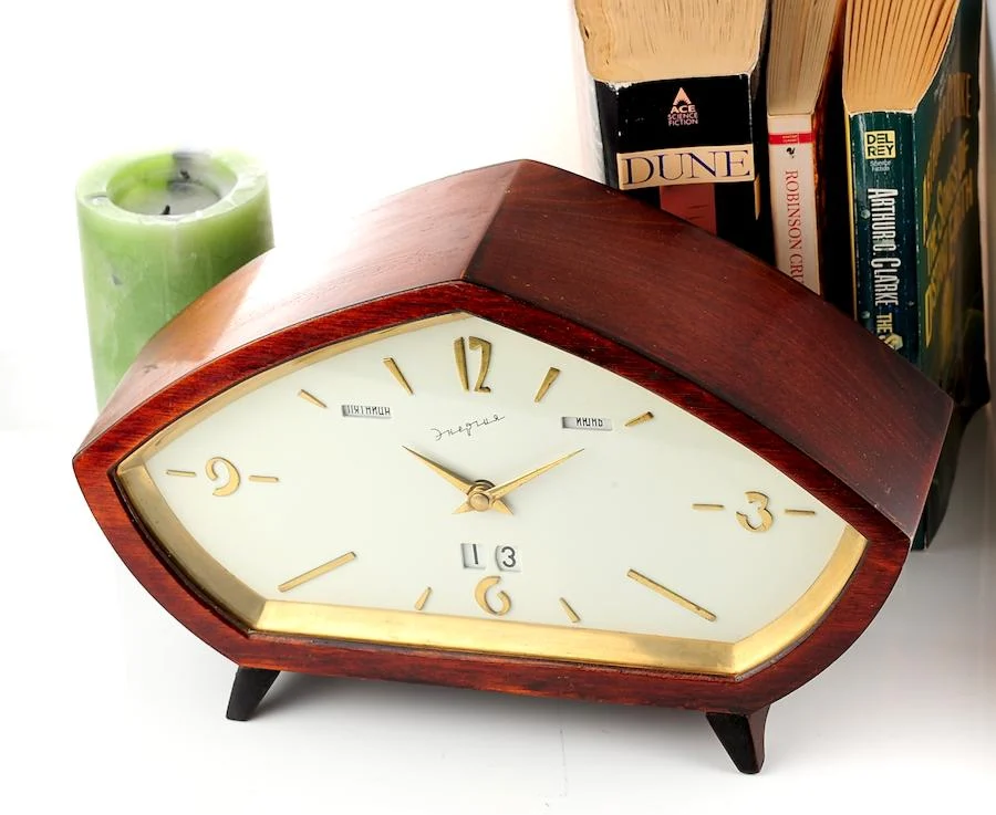 Soviet Energiya vintage mechanical clock with electrical self-winding mechanism, EChL factory, 1960s