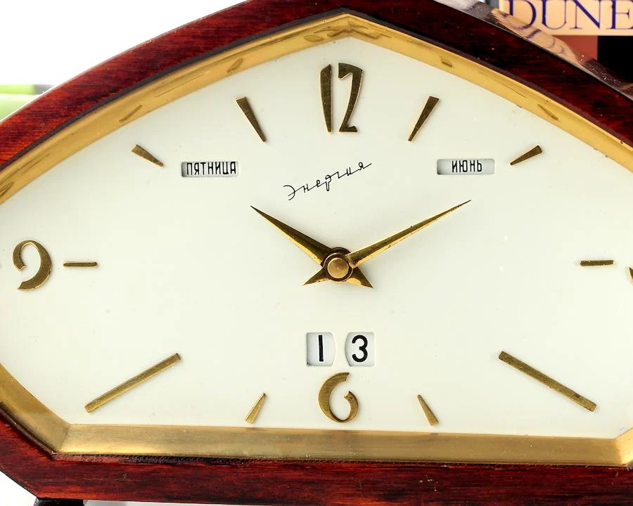 Soviet Energiya vintage mechanical clock with electrical self-winding mechanism, EChL factory, 1960s
