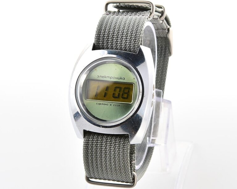 Early soviet USSR digital watch Electronika 3049 (B6-02)