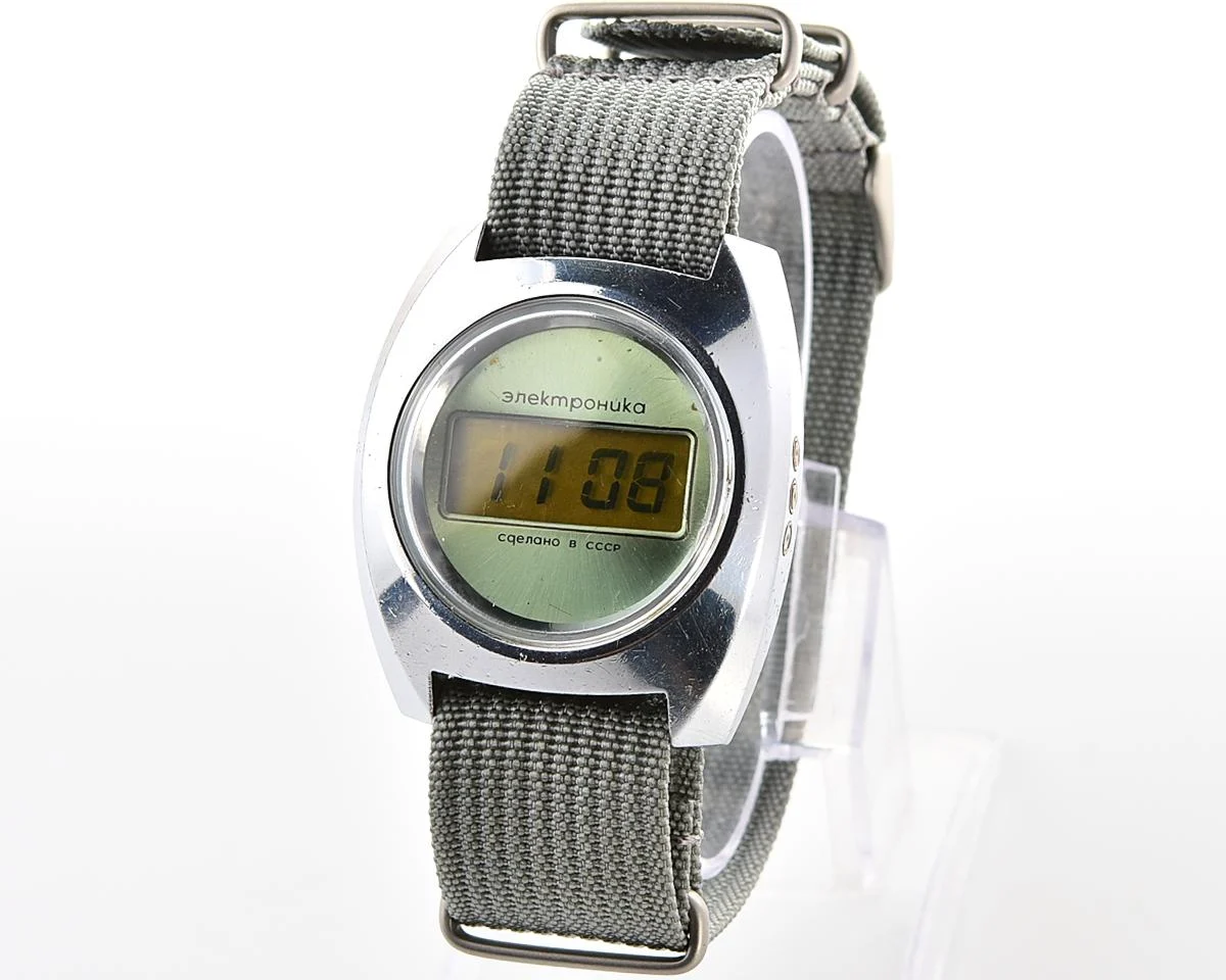 Early Soviet USSR digital watch Electronika 3049 (B6-02)