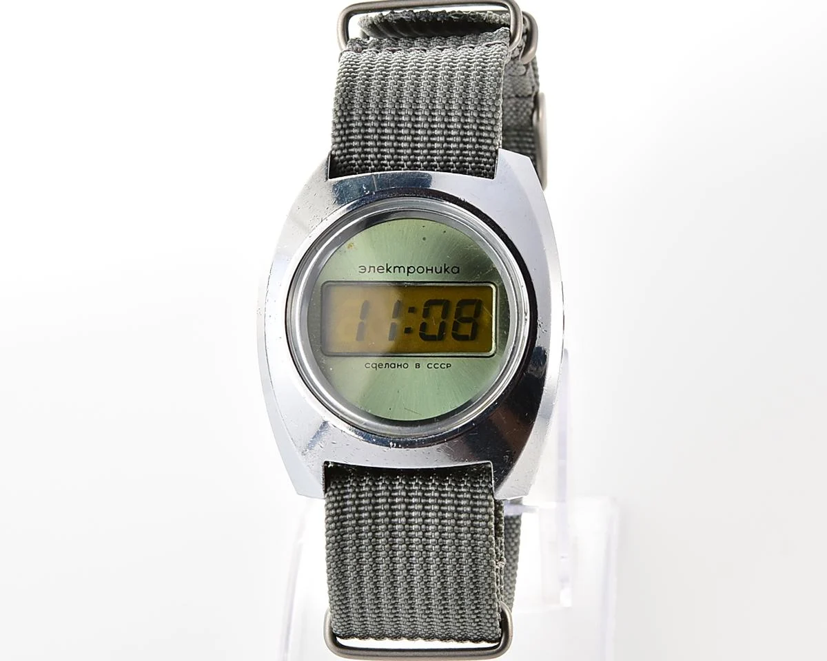 Early Soviet USSR digital watch Electronika 3049 (B6-02)