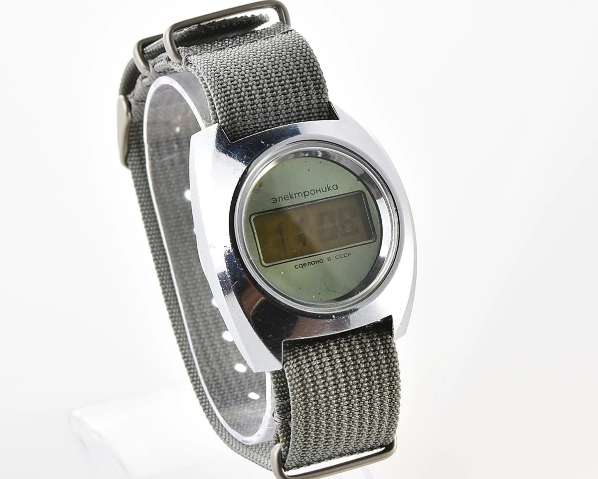 Early Soviet USSR digital watch Electronika 3049 (B6-02)