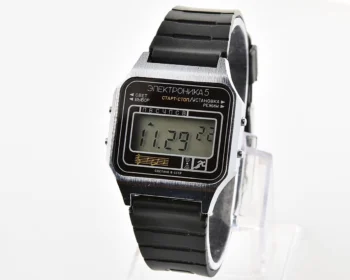 Digital vintage wristwatch Electronika-5 - with three melodies!