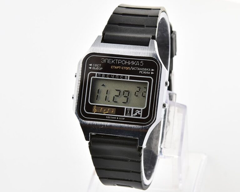 Digital vintage wristwatch Electronika-5 - with three melodies!