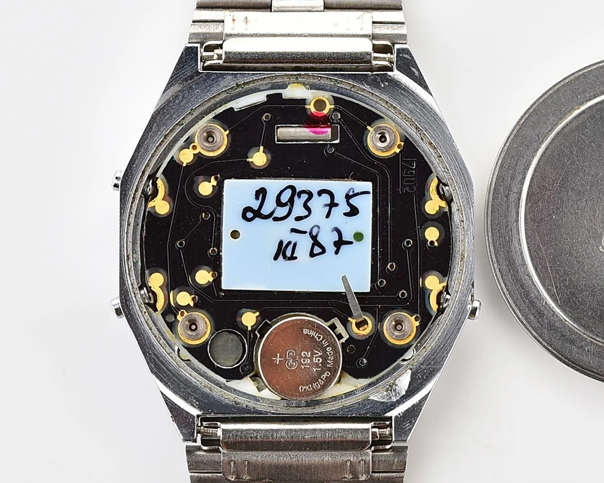 Digital vintage USSR wristwatch Electronika-52 with new stainless steel bracelet