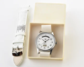 Excellent Soviet Luch watch with quartz movement - with day/date calendar