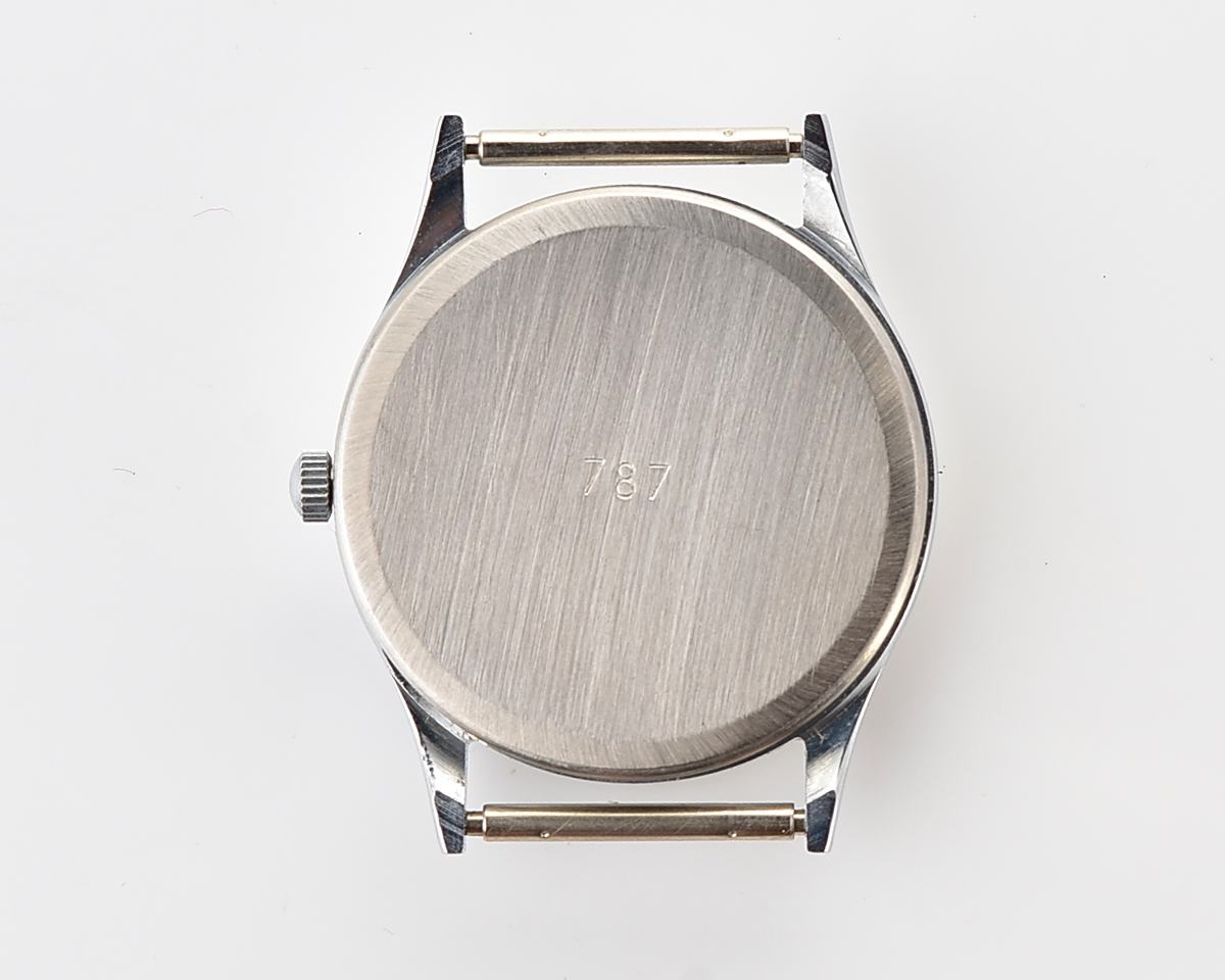 Excellent soviet Luch watch with quartz movement - with day/date calendar