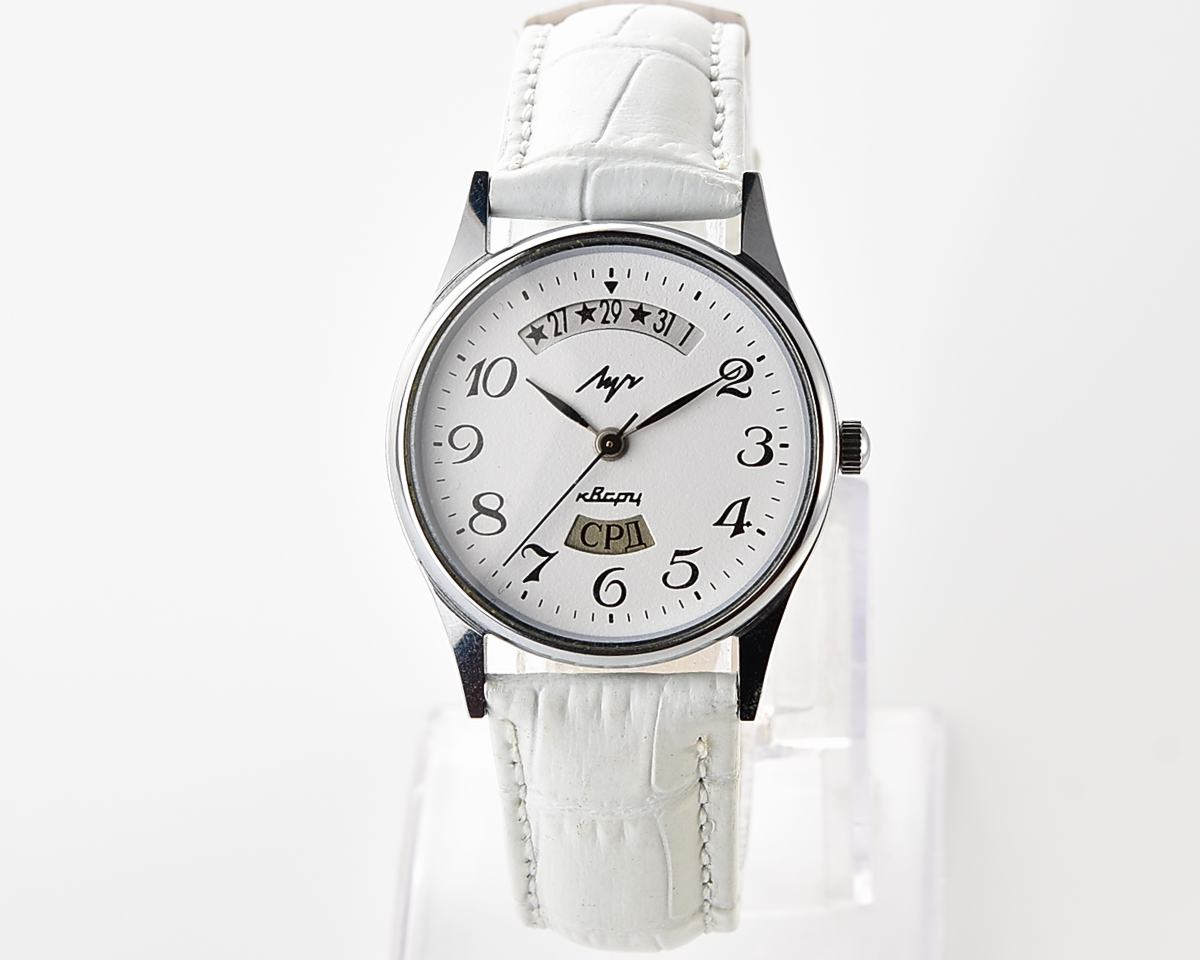 Excellent soviet Luch watch with quartz movement - with day/date calendar
